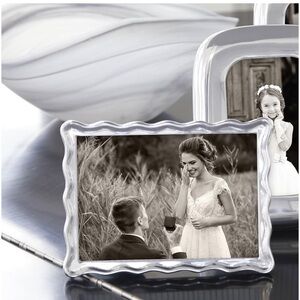 Mariposa Wavy 5x7 Silver Frame